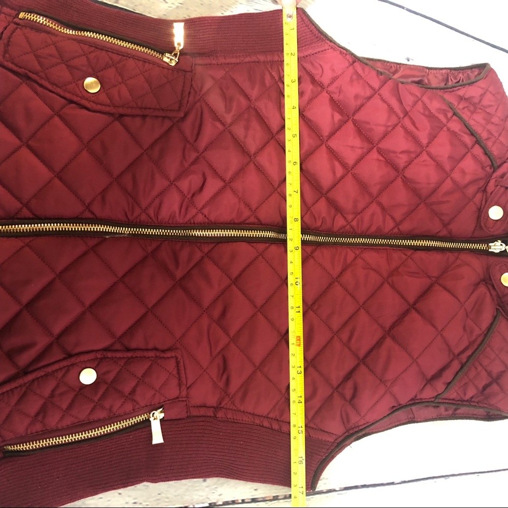 Red vest - Picture 5 of 5